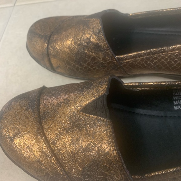 🦁BRONZE LOAFERS (6.5 medium)🦁 - Picture 8 of 8
